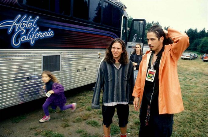 Eddie Vedder og Chris Cornell 1992.jpg